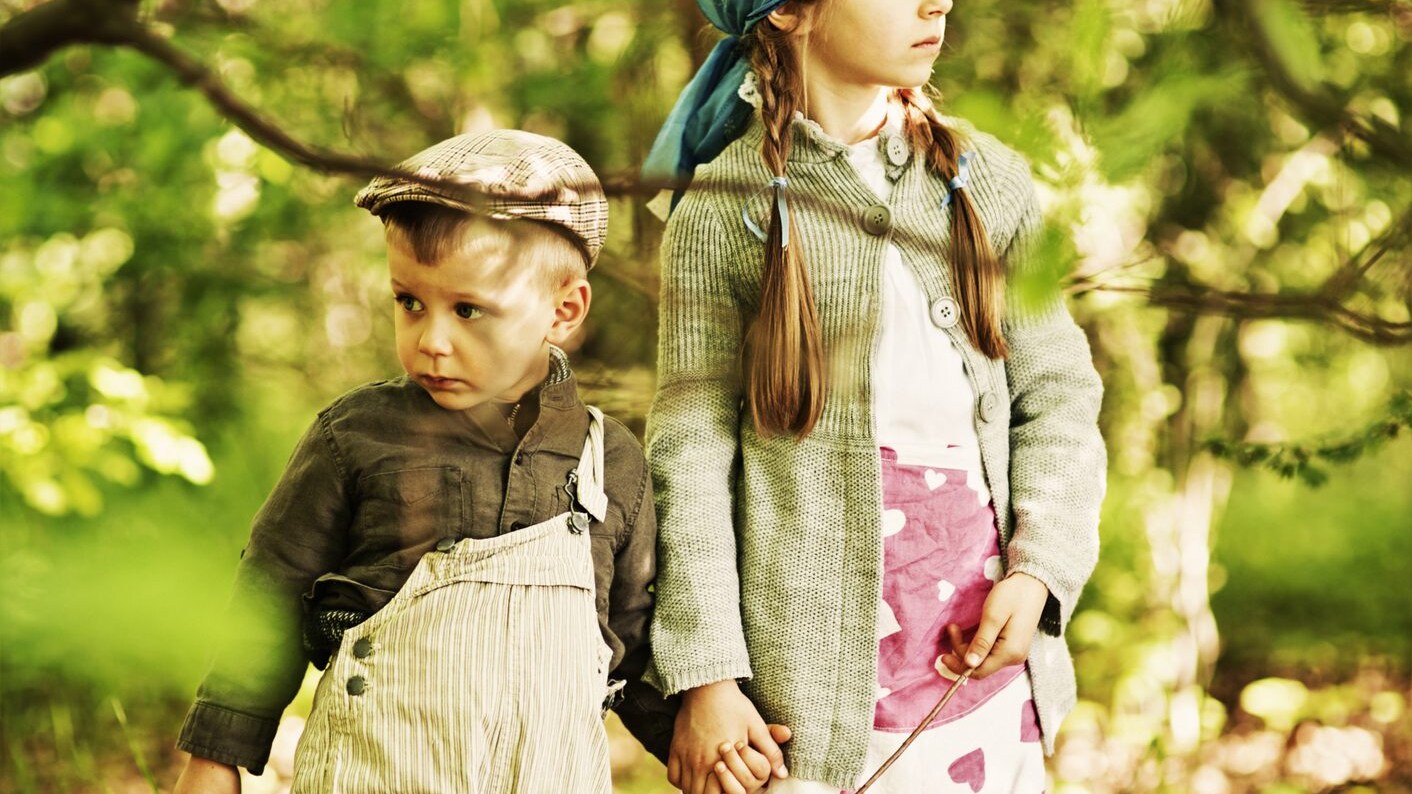 hansel e gretel fiaba bambini nel bosco