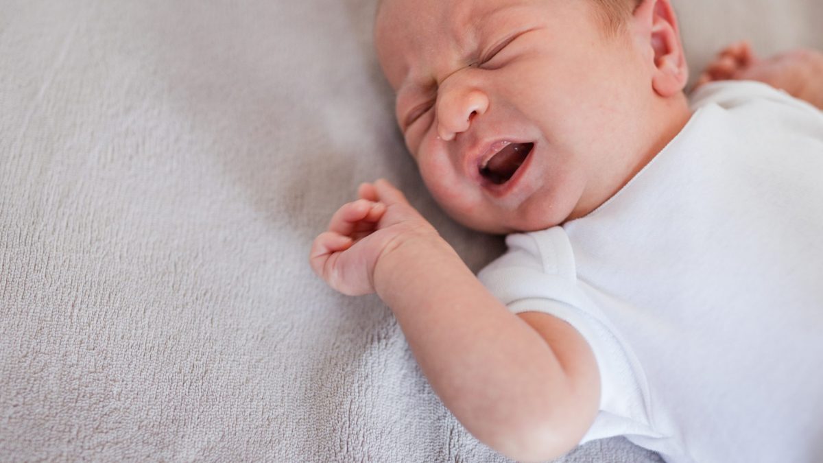 neonato che piange