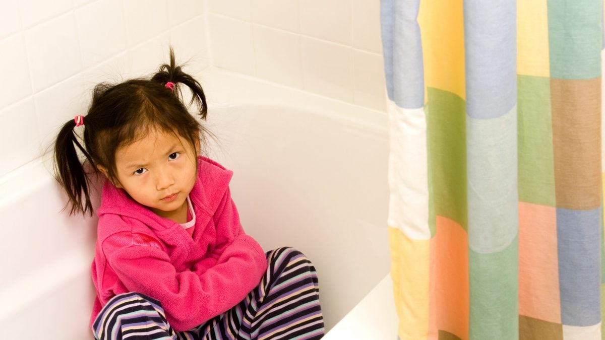 bambina non vuole lavarsi