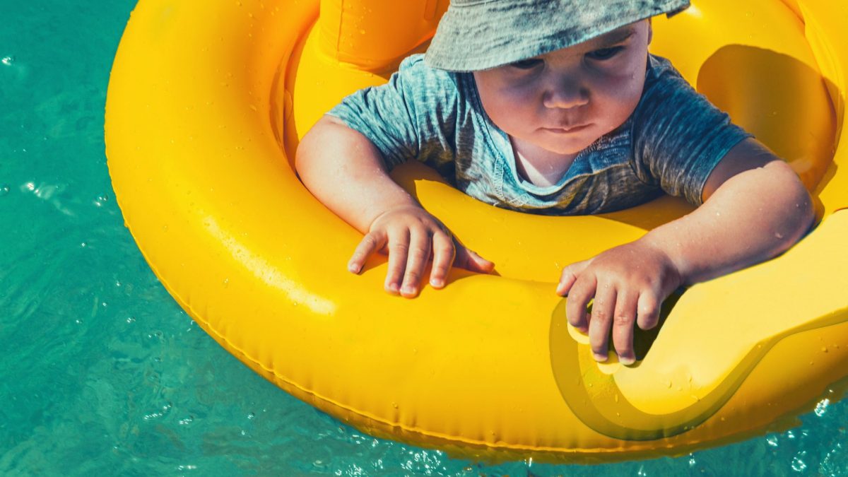 bambini al mare braccioli o salvagente?