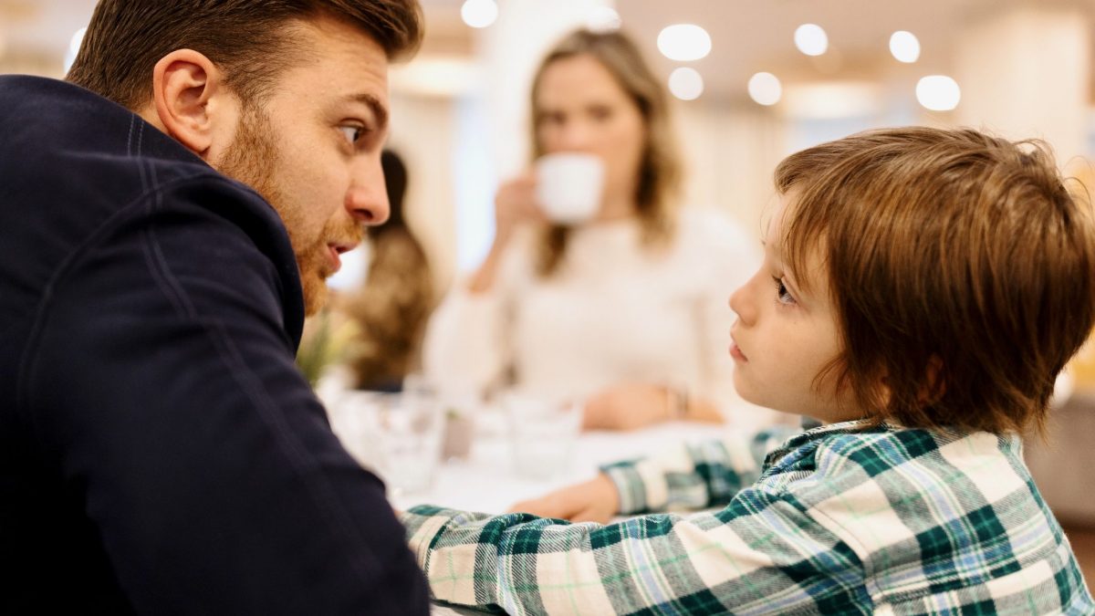 Bambini obbligati a stare seduti al ristorante stellato