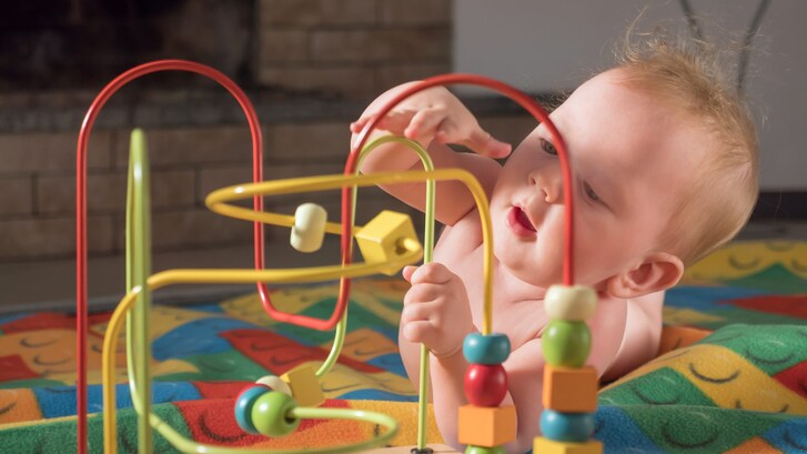 come favorire lo sviluppo del neonato