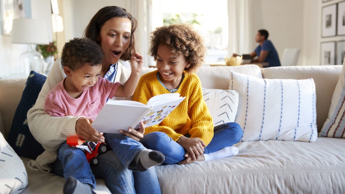 leggere libro o tablet