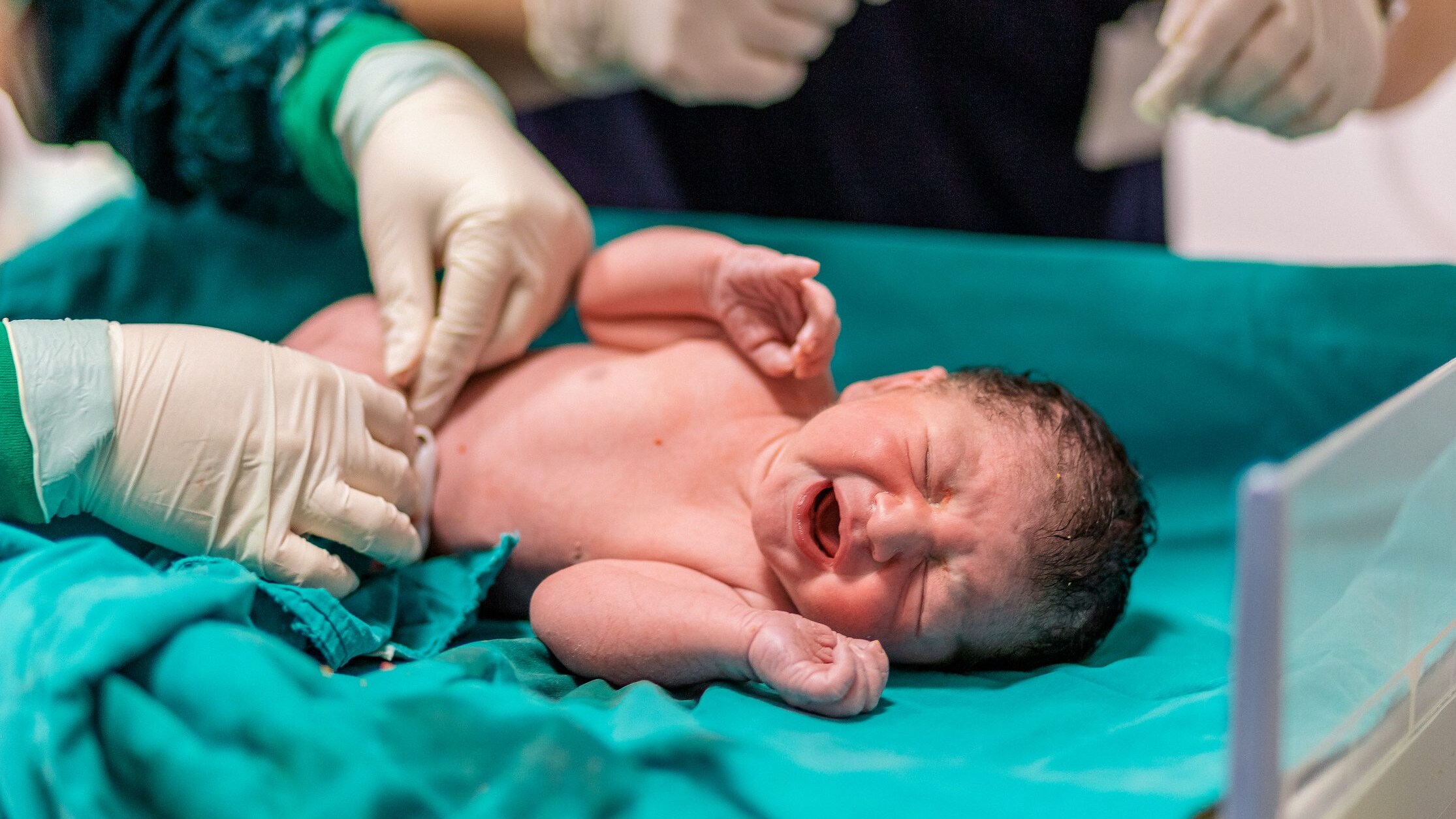 Perché il neonato piange quando nasce?