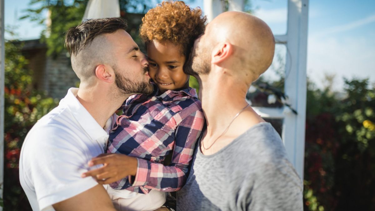 Adozioni per single e coppie gay, ora anche il Ciai è favorevole