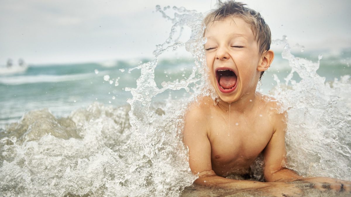 bambini in mare e i pericoli