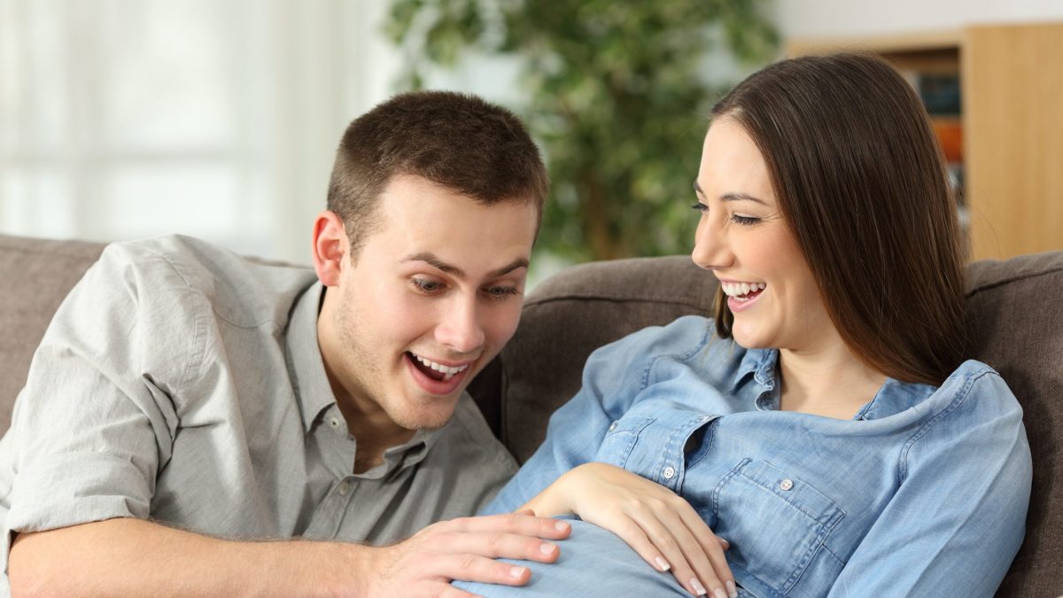 bimbo si muove nella pancia