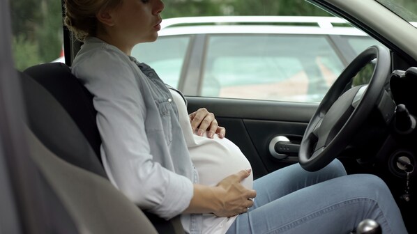 incinta in auto