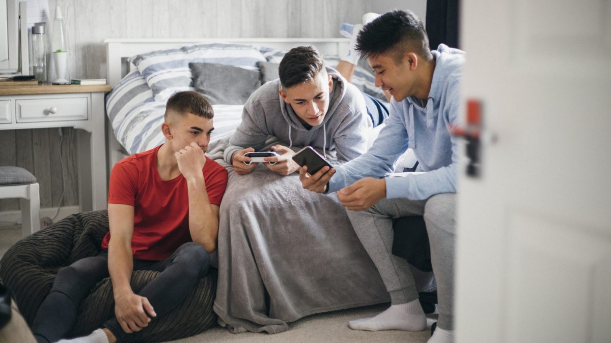 ragazzi sui social