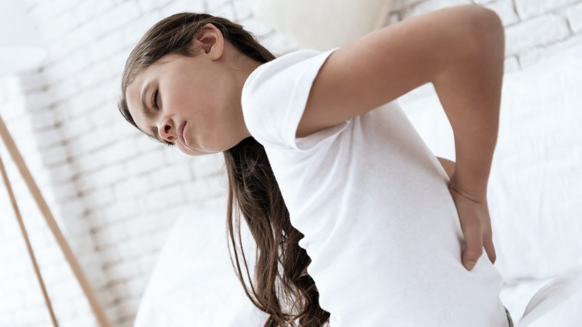 Bimba con mal di schiena