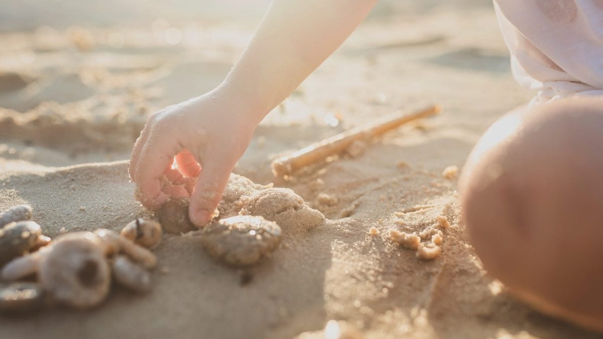 Giocare con la sabbia fa bene