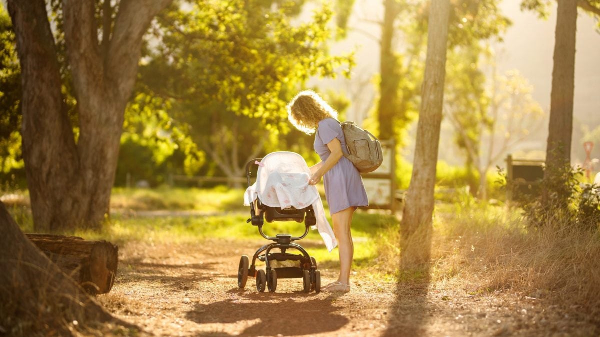 Lenzuolo sul passeggino: sì o no?