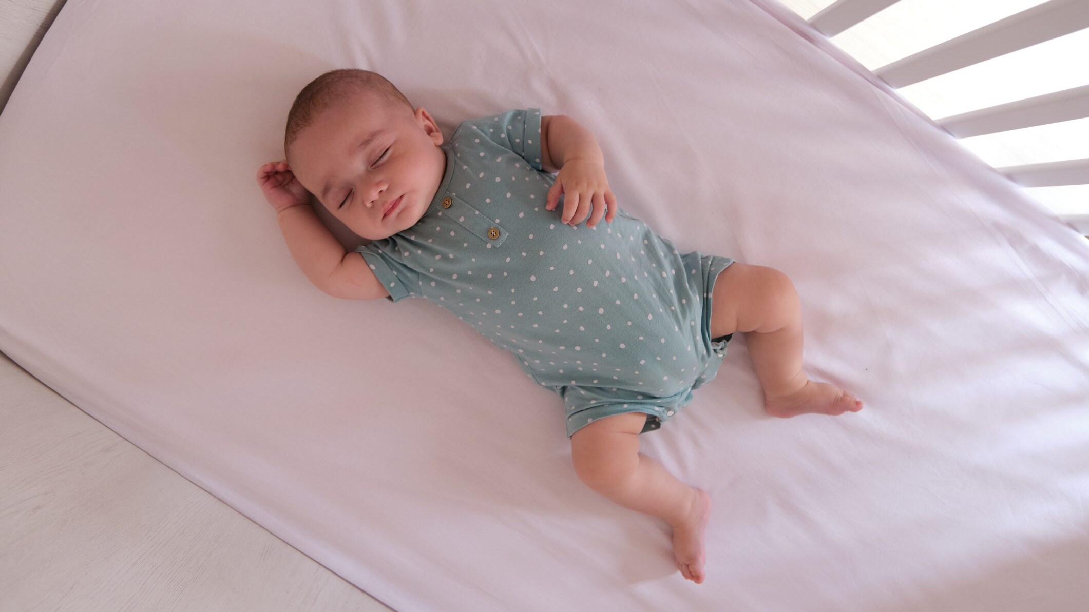 neonato dorme