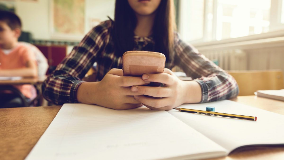 Unesco contro gli smartphone a scuola