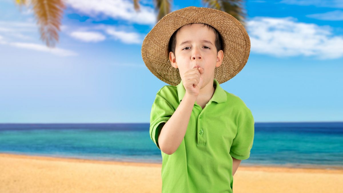 bimbo al mare con la tosse