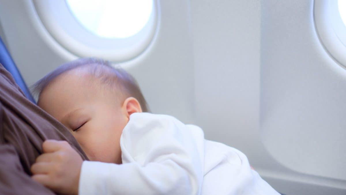 neonato in aereo