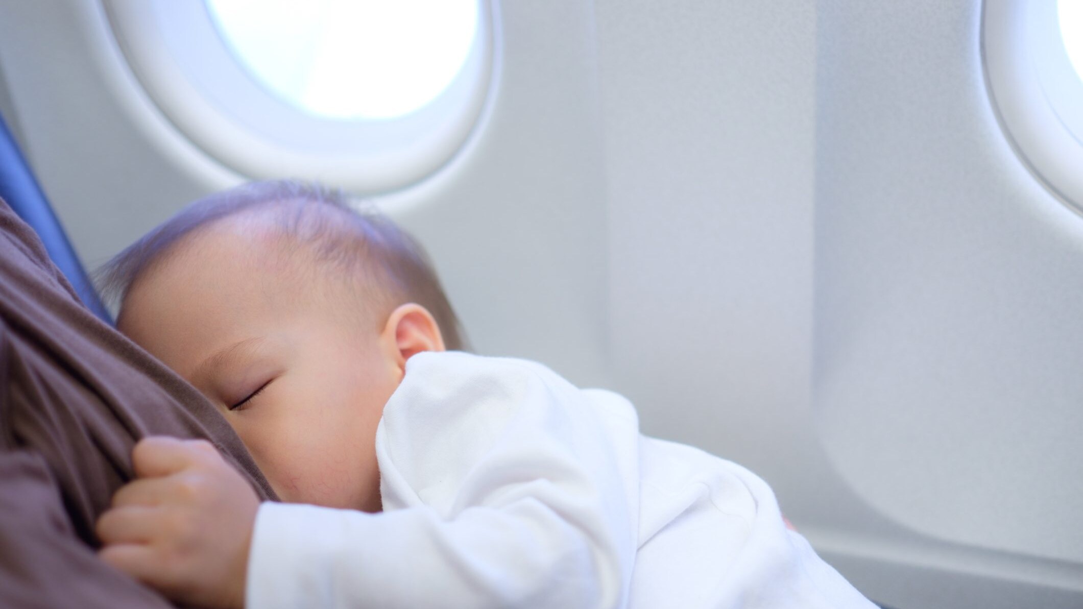 neonato in aereo