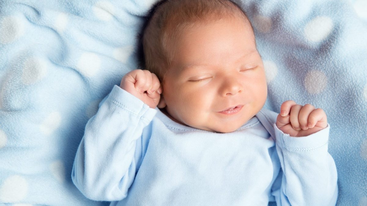 perché i neonati dormono tanto