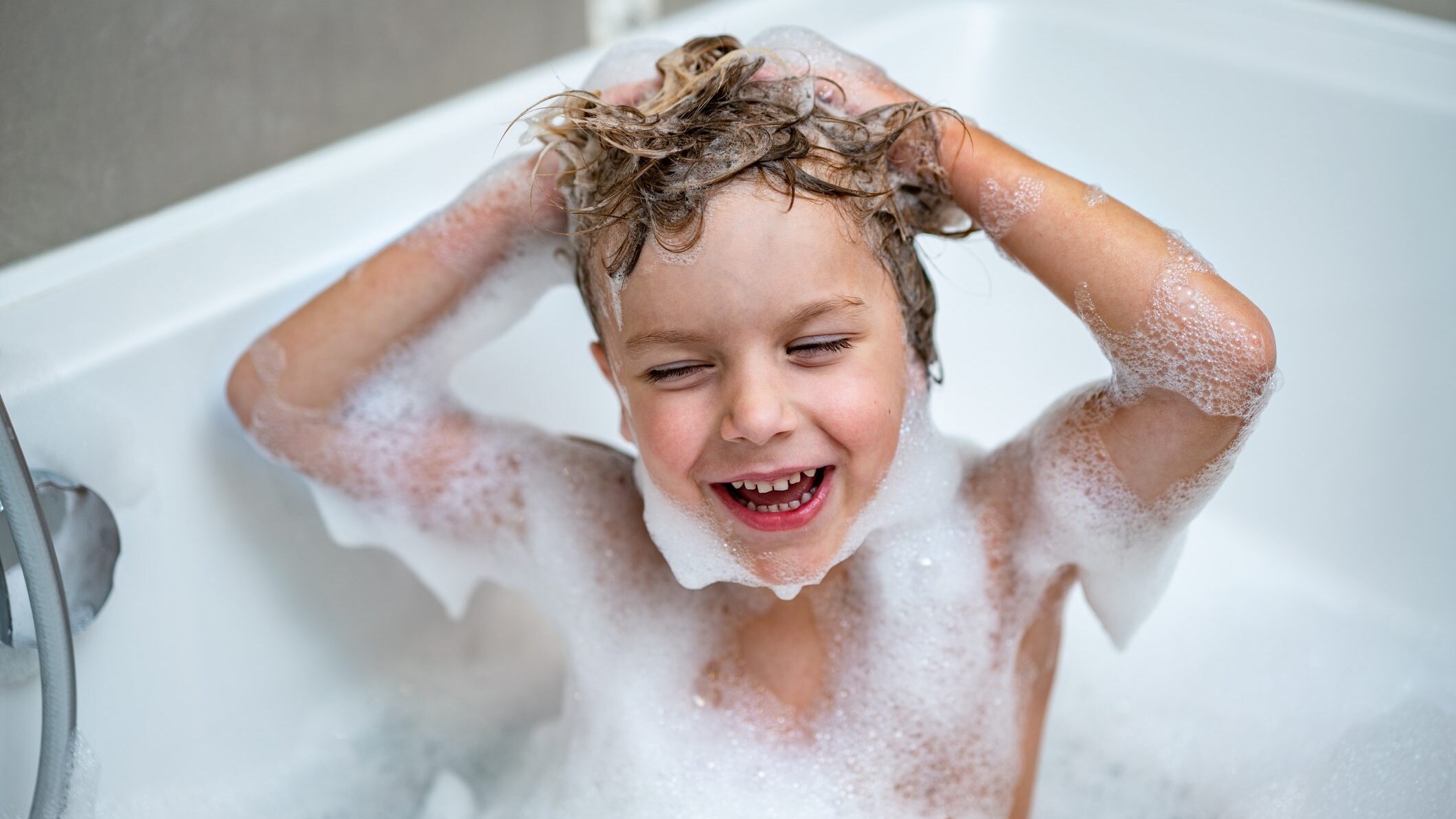 Come insegnare ai bambini a lavarsi da soli