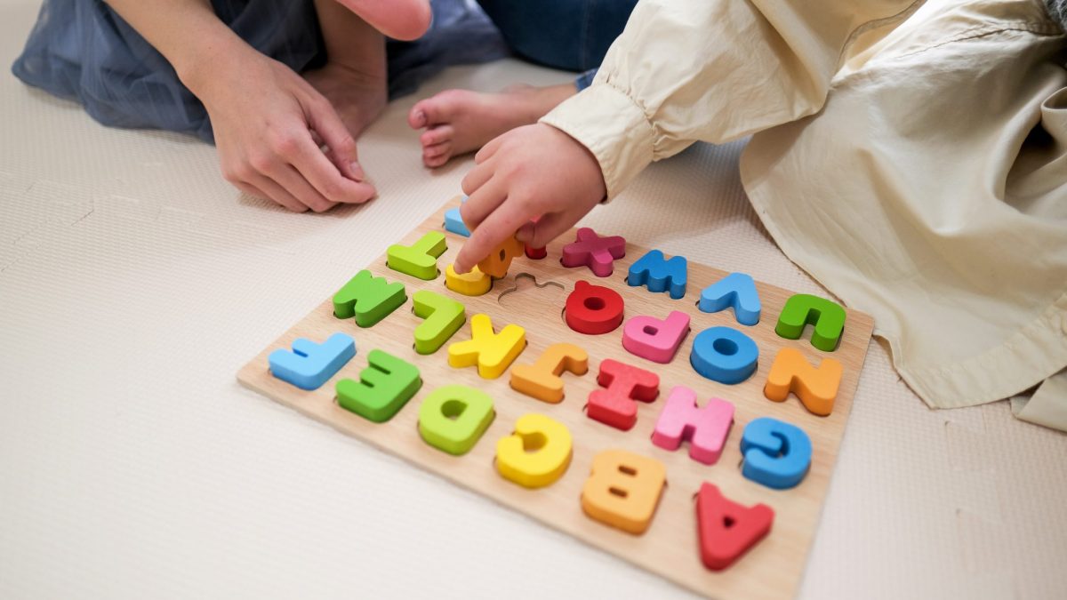 insegnare l'alfabeto ai bambini