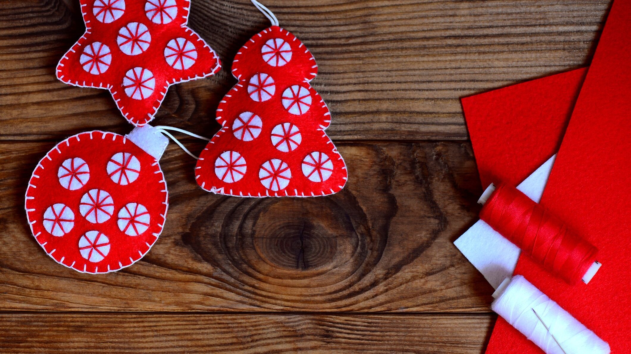 Come realizzare palline di Natale fai da te con i bimbi