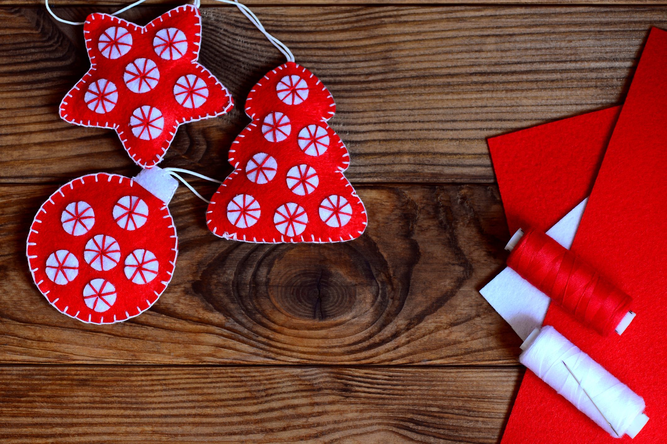 Come realizzare palline di Natale fai da te con i bimbi