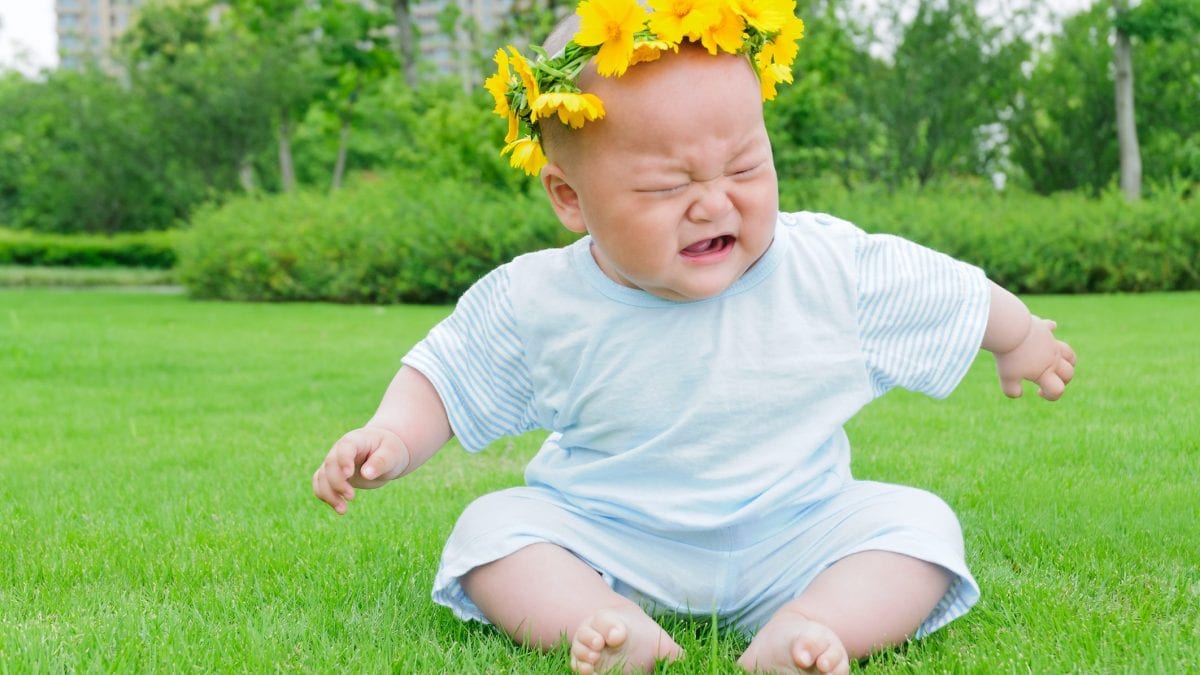 Perché molti bambini non amano il contatto con il prato