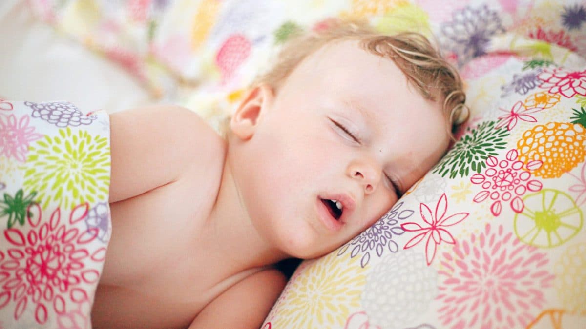 dormire bocca aperta