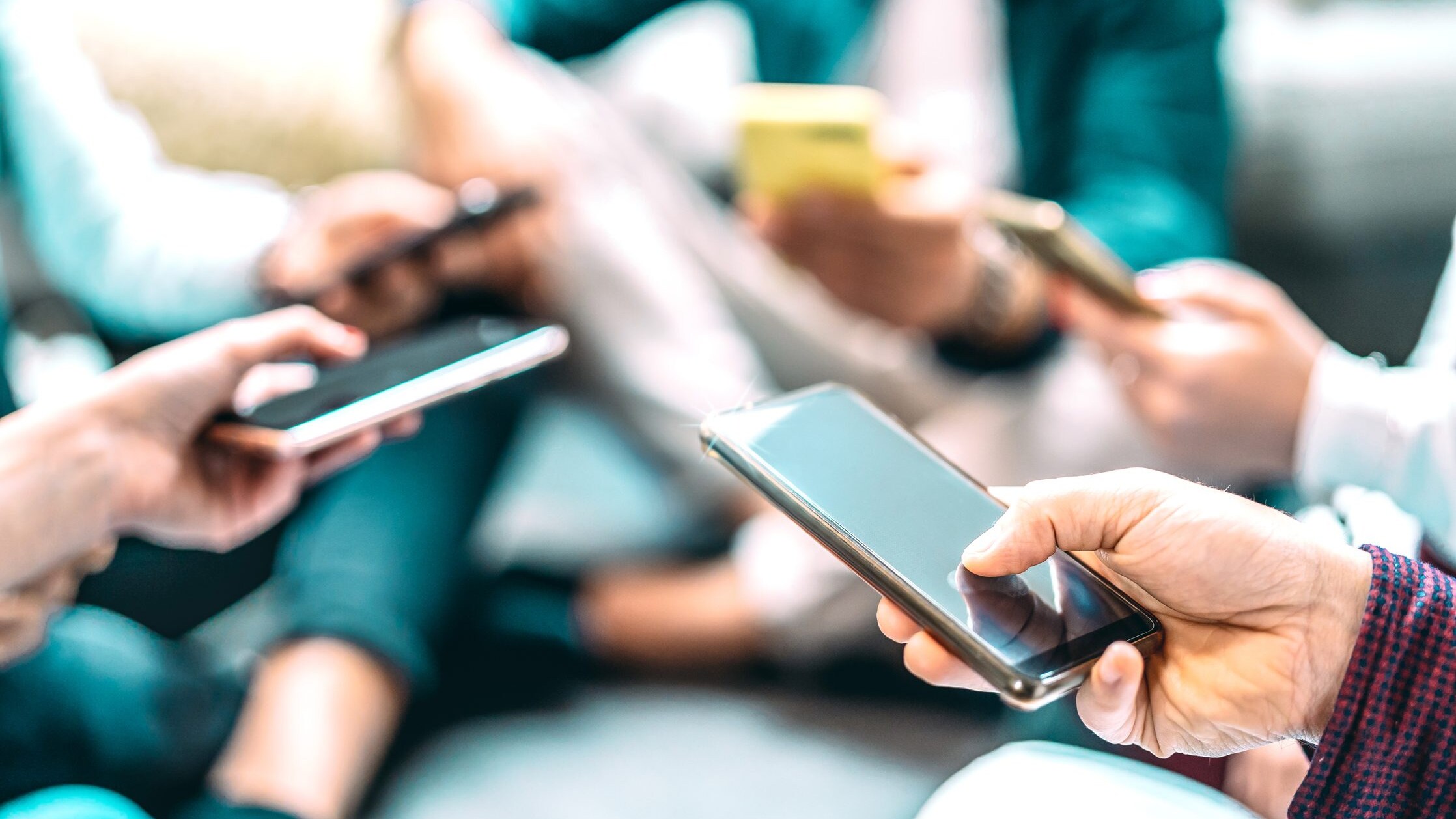 Uso problematico di social e videogame: 1 adolescente su 10 rischia ansia e difficoltà relazionali