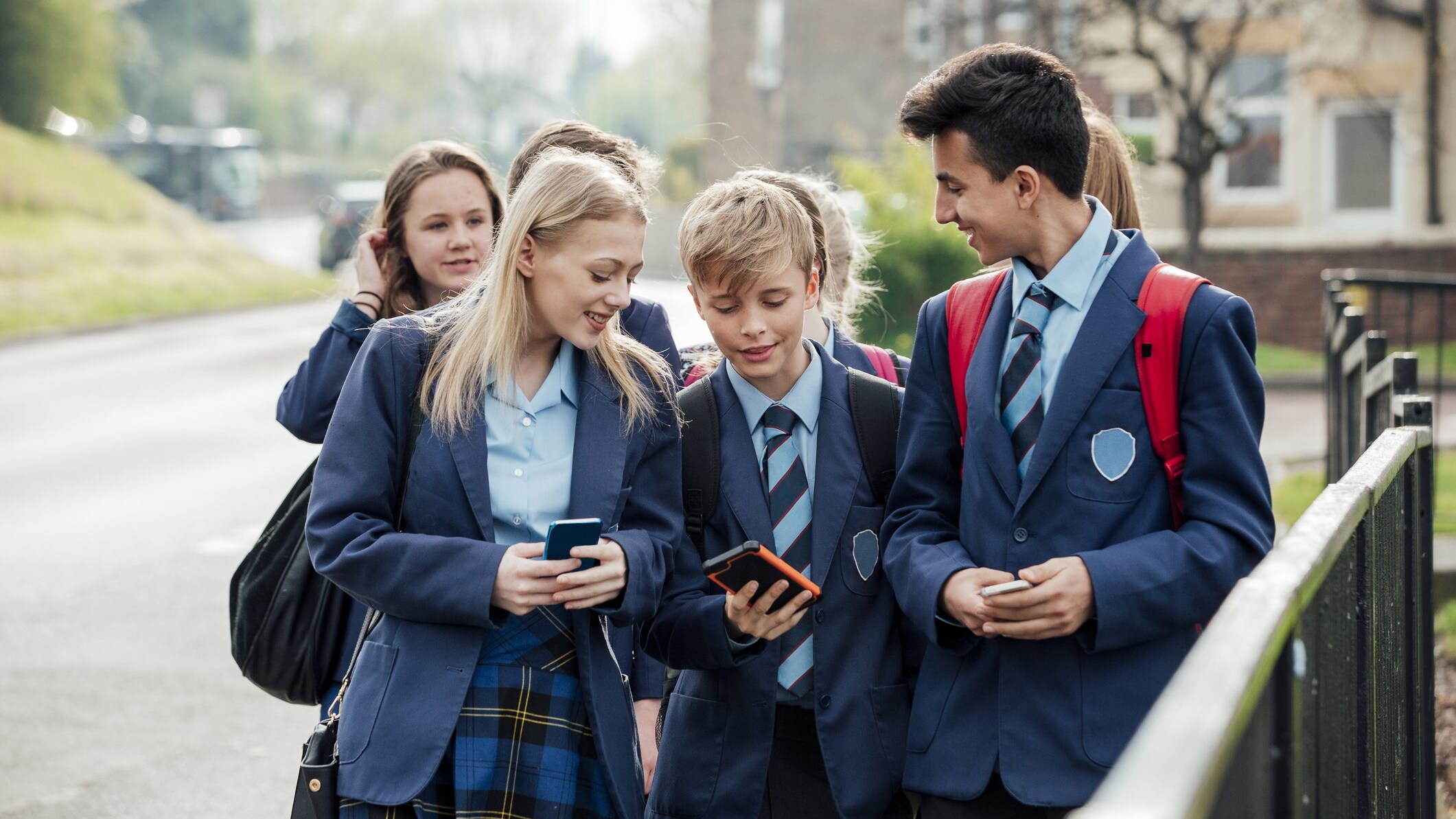 cellulari scuola uk