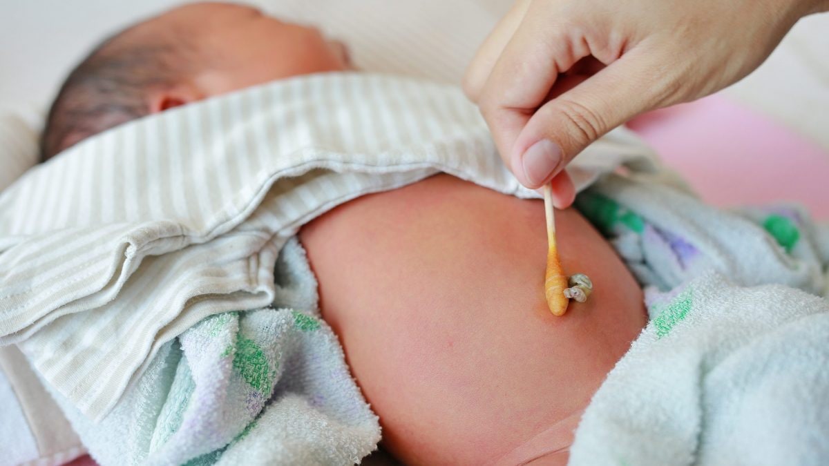 Quando cade il cordone ombelicale e come prendersene cura