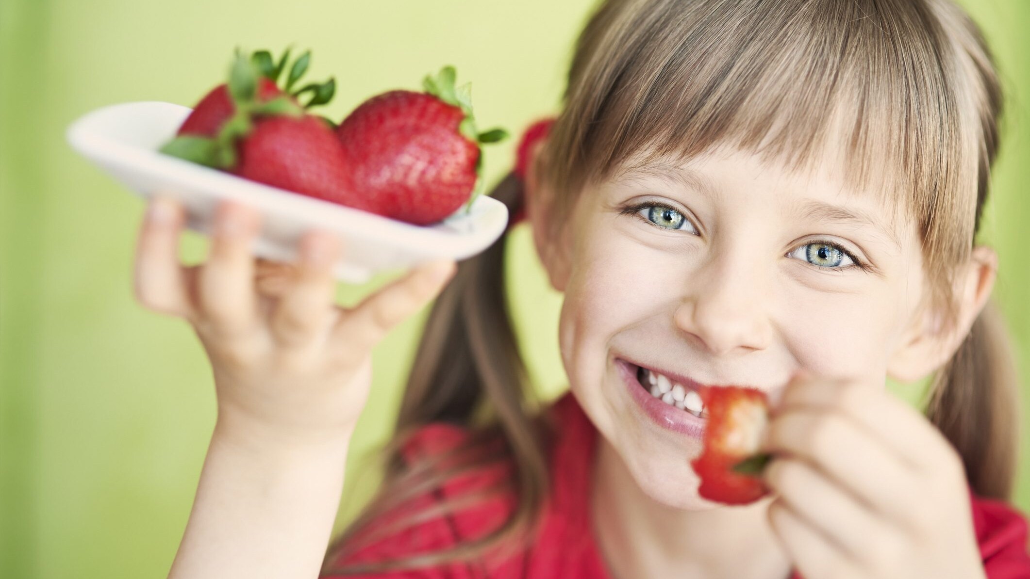 Quali sono i cibi che fanno bene ai denti dei bambini?