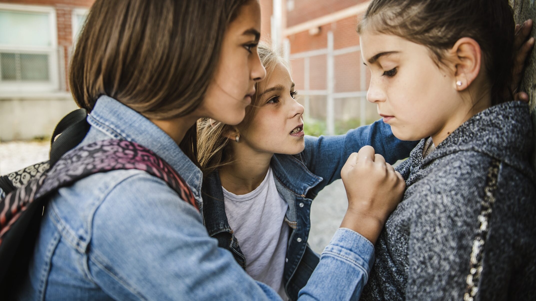 bambino picchiato a scuola