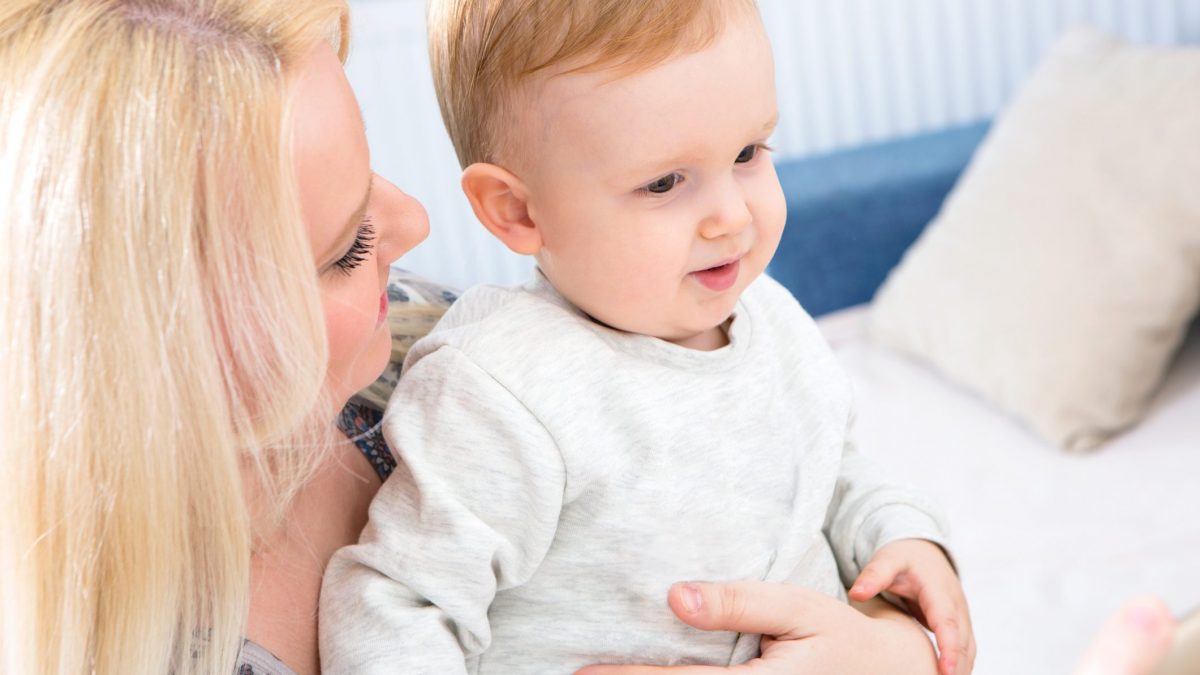 bambino non risponde al suo nome